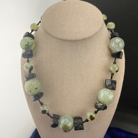 Estate Jewelry - Vintage Polished Stone Necklace Chunky Sterling Silver Clasp  18"